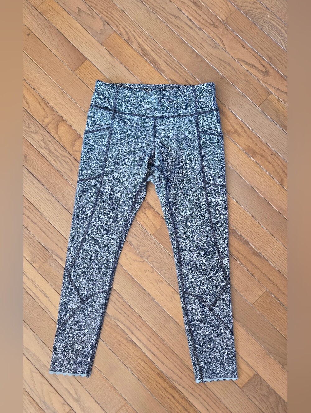 Lululemon Tight Stuff Tight Black White Print 8